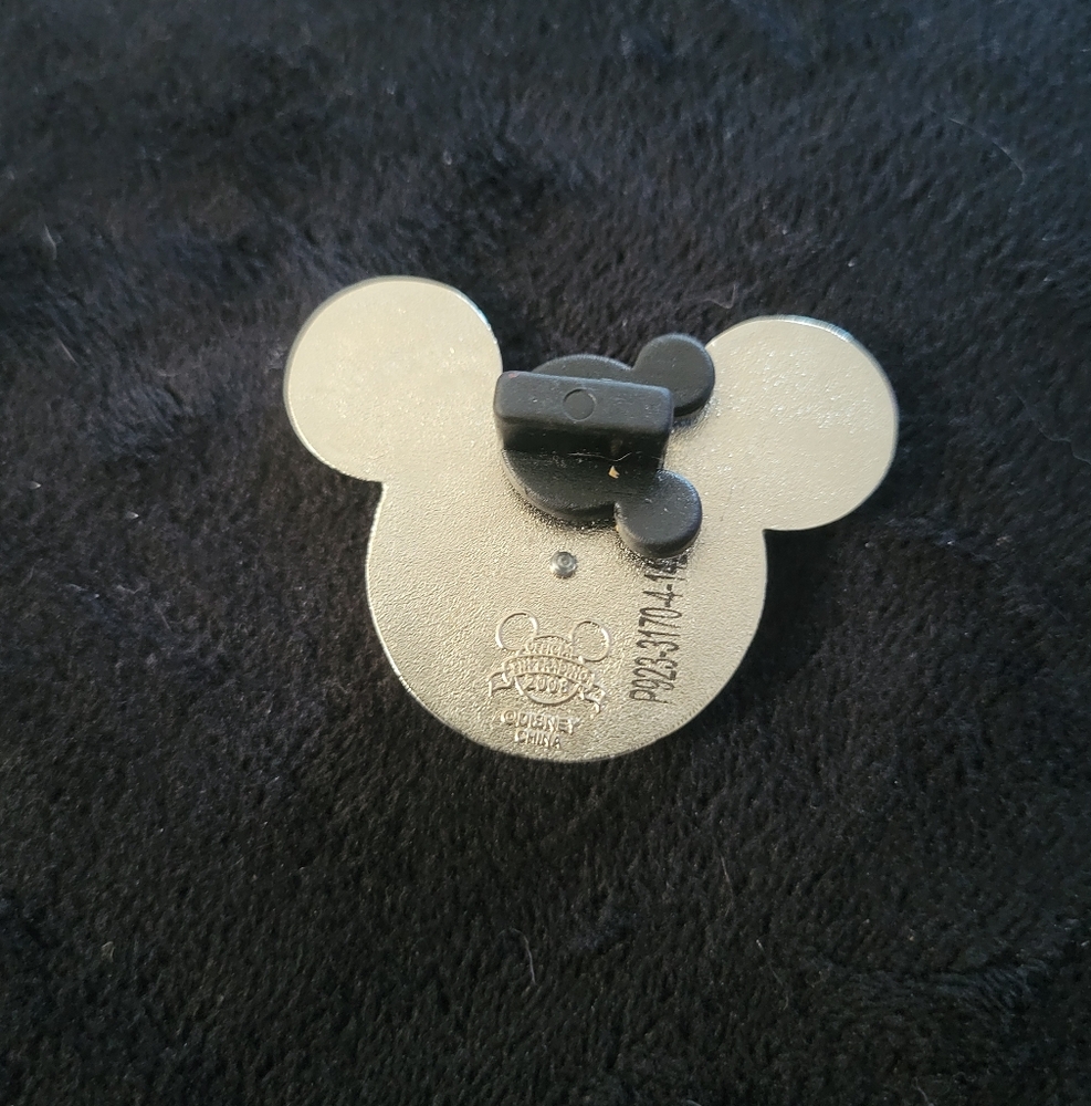 Disney Pins - Picture 11 of 16